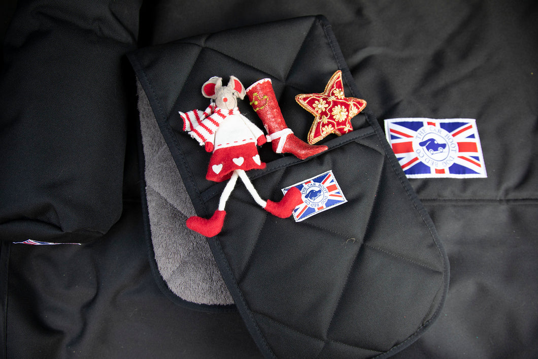 the-4x4-suv-car-boot-dog-bed-with-mollies-the-car-boot-dog-bed-company